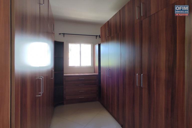 A LOUER VIlla F6 situ&eacute;e a androhibe contact Francia