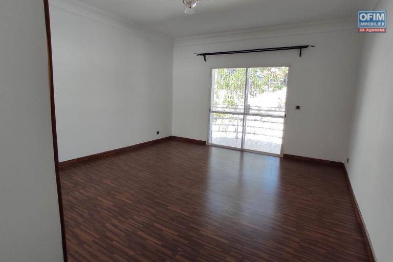 A LOUER VIlla F6 situ&eacute;e a androhibe contact Francia