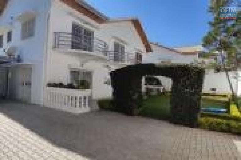 A LOUER VIlla F6 situ&eacute;e a androhibe contact Francia