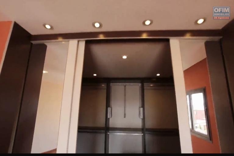 Une villa F3 à Itaosy ( CONTACT LALAINA 0340858376)