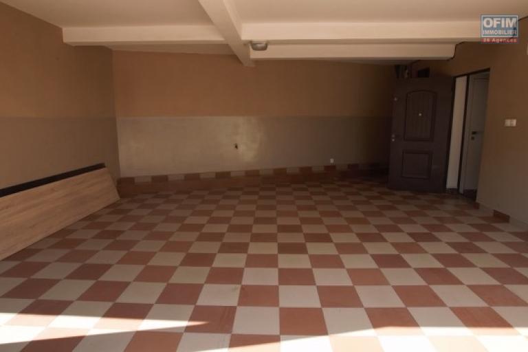 Une villa F3 à Itaosy ( CONTACT LALAINA 0340858376)