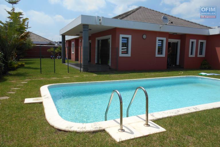 Une villa F5 avec piscine dans la résidence bonnet à Ivandry