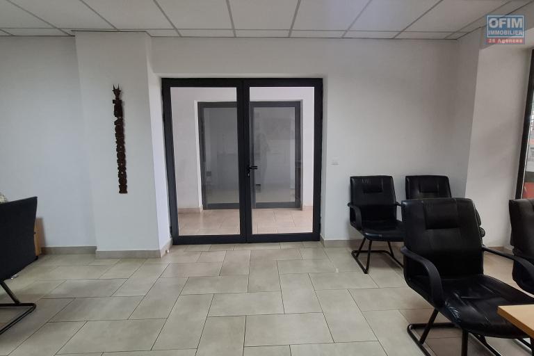 A louer local commercial de 25m2 à ivandry  034 02 218 69