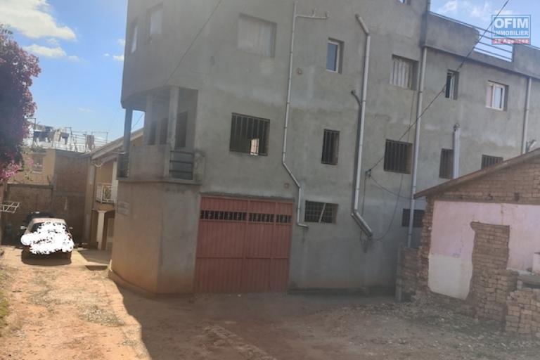 A vendre immeuble R+3 à finir sur Talatamaty