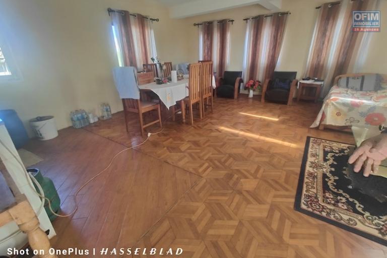 a vendre immeuble R+3 &agrave; finir sur Talatamaty contact: