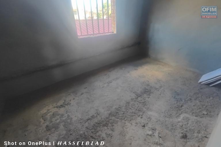 a vendre immeuble R+3 à finir sur Talatamaty contact:034 02 443 01