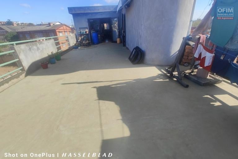 A vendre immeuble R+3 à finir sur Talatamaty