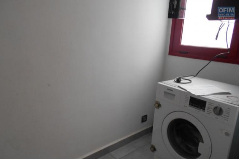 Une villa F4 avec piscine dans une résidence sécurisée à Ankadimbahoaka ( CONTACT LALAIAN 034 08 583 76)