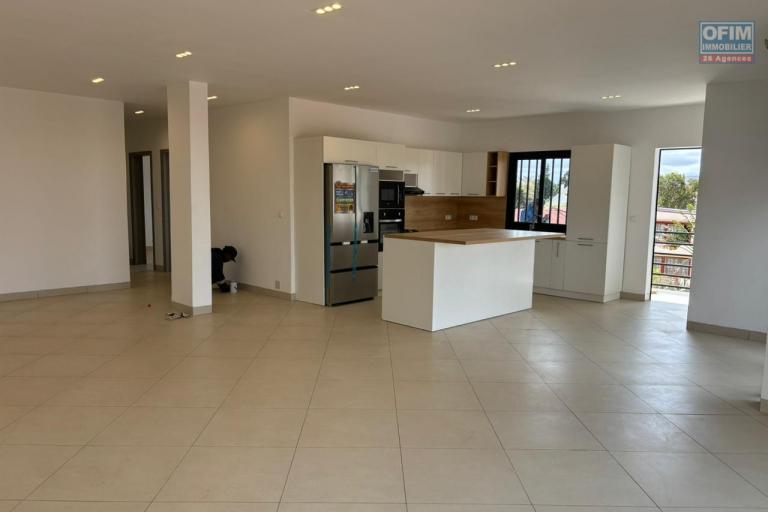 Un appartement T5 s&eacute;curis&eacute; &agrave; Mahatony Ivandry ( CONTACT LALAINA )