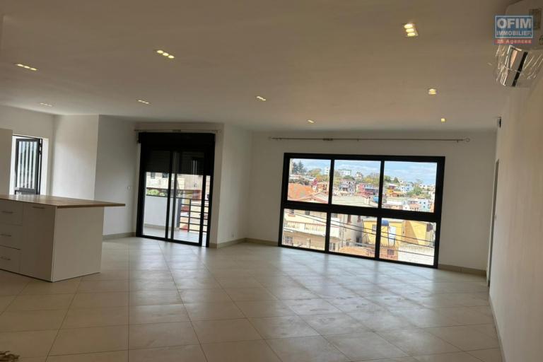 Un appartement T5 sécurisé à Mahatony Ivandry ( CONTACT LALAINA 034 08 583 76 )