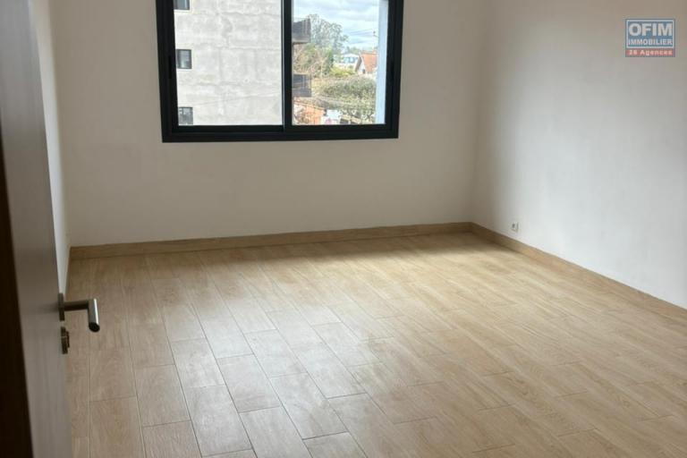 Un appartement T5 sécurisé à Mahatony Ivandry ( CONTACT LALAINA 034 08 583 76 )