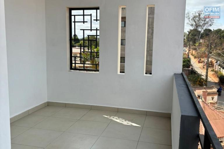 Un appartement T5 s&eacute;curis&eacute; &agrave; Mahatony Ivandry ( CONTACT LALAINA )
