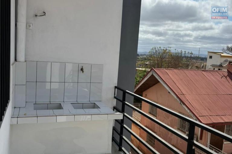 Un appartement T5 s&eacute;curis&eacute; &agrave; Mahatony Ivandry ( CONTACT LALAINA )