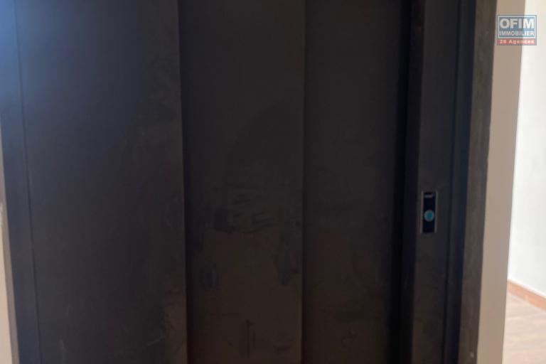 Un appartement T5 s&eacute;curis&eacute; &agrave; Mahatony Ivandry ( CONTACT LALAINA )