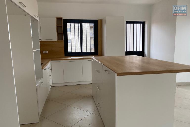 Un appartement T5 s&eacute;curis&eacute; &agrave; Mahatony Ivandry ( CONTACT LALAINA )