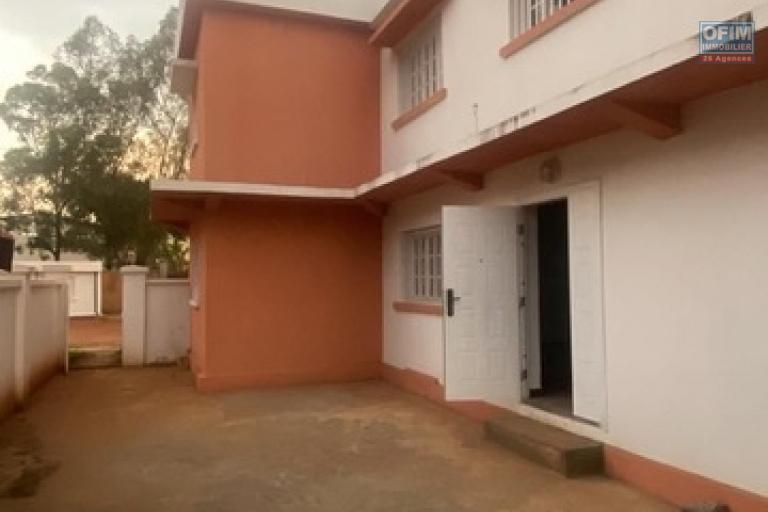 Un appartement T3 au RDC à Mandrosoa Ivato