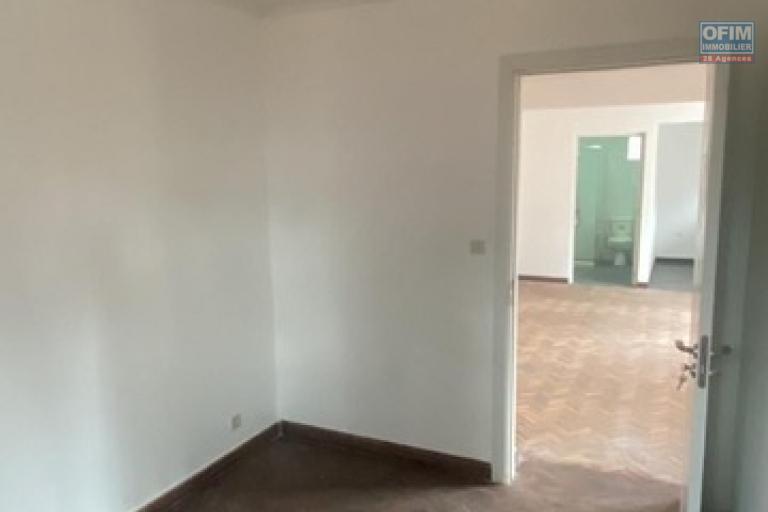 Un appartement T3 au RDC à Mandrosoa Ivato