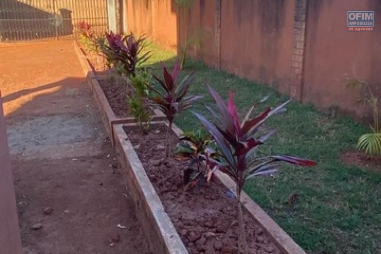 Un appartement T3 au RDC à Mandrosoa Ivato