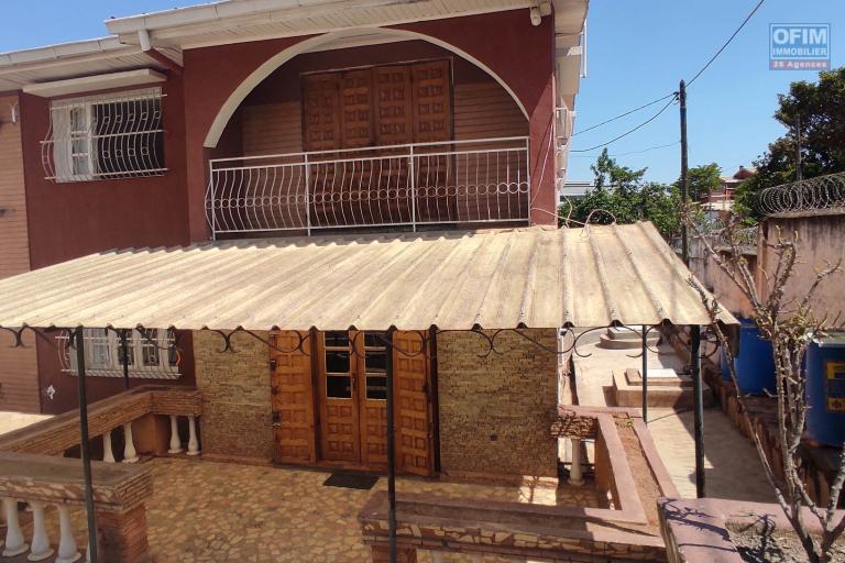 A LOUER Maison F5 à andoharanofotsy non meublée tel 034 02 218 69