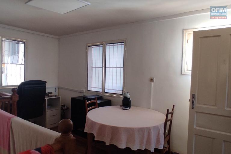 A LOUER Maison F5 à andoharanofotsy non meublée tel