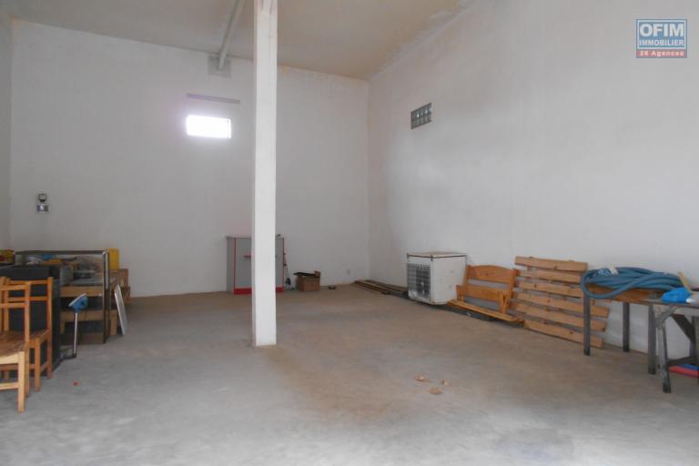 Un entrepôt de 100m2 sur By Pass ( CONTACT LALAINA 034 08 583 76 )