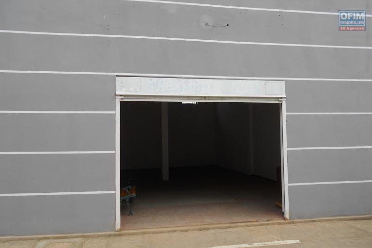 Un entrepôt de 100m2 sur By Pass ( CONTACT LALAINA )