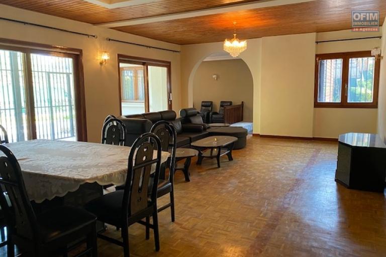 Une villa F6 meublée à étage à Androhibe ( CONTACT LALAINA 034 08 583 76 )