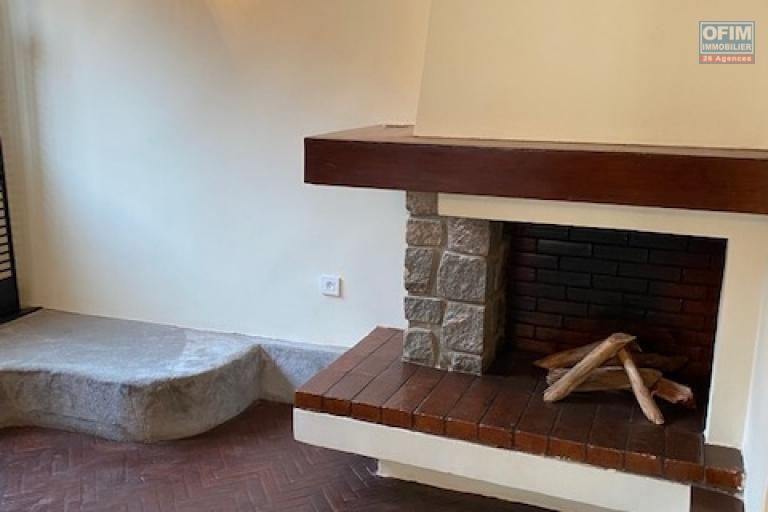 Une villa F5 meublée à étage à Androhibe ( CONTACT LALAINA 034 08 583 76 )