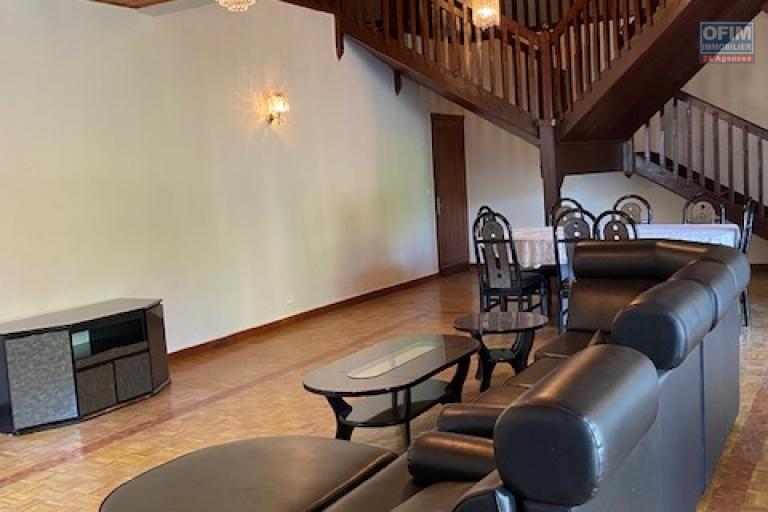 Une villa F6 meublée à étage à Androhibe ( CONTACT LALAINA 034 08 583 76 )