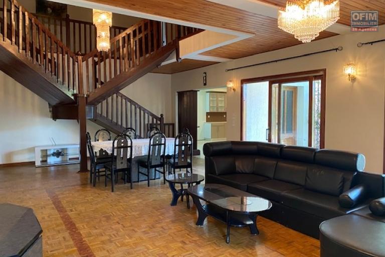 Une villa F6 meublée à étage à Androhibe ( CONTACT LALAINA 034 08 583 76 )
