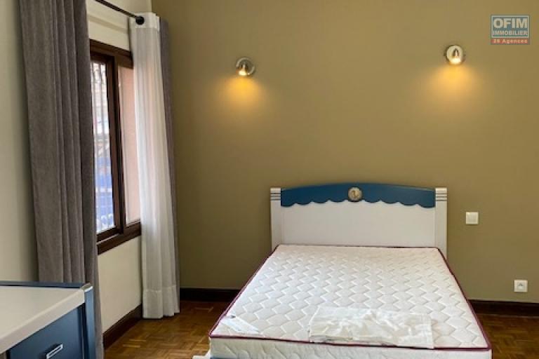 Une villa F5 meublée à étage à Androhibe ( CONTACT LALAINA 034 08 583 76 )