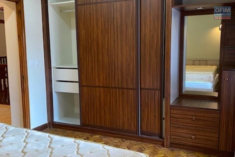 Une villa F5 meublée à étage à Androhibe ( CONTACT LALAINA 034 08 583 76 )