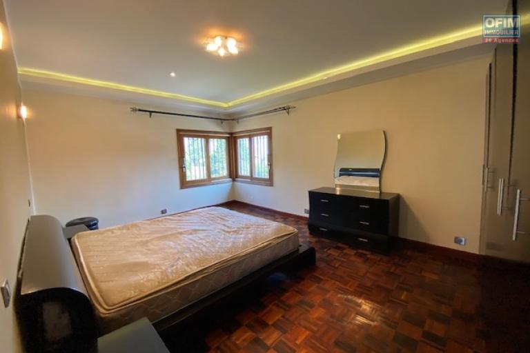 Une villa F5 meublée à étage à Androhibe ( CONTACT LALAINA 034 08 583 76 )