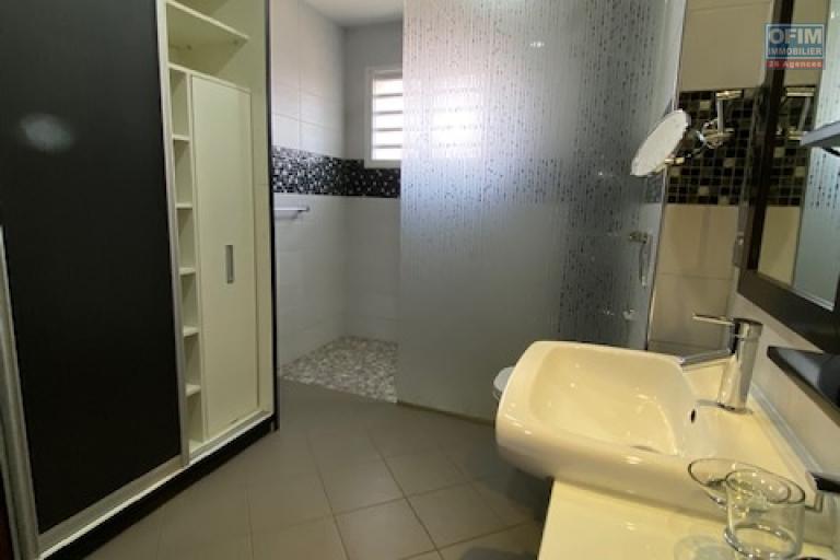 Une villa F5 meubl&eacute;e &agrave; &eacute;tage &agrave; Androhibe ( CONTACT LALAINA )