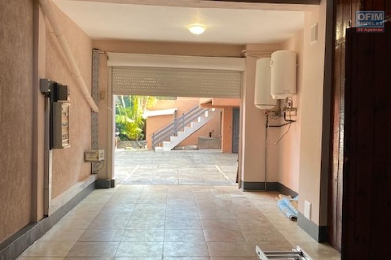 Une villa F6 meublée à étage à Androhibe ( CONTACT LALAINA 034 08 583 76 )