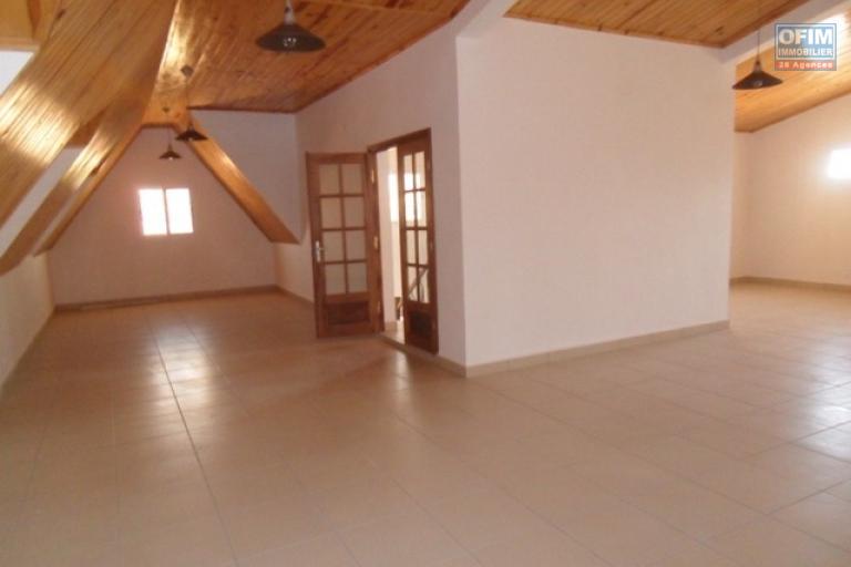 Une maison F5 à Tsiadana idéal pour bureau ( CONTACT LALAINA 034 08 583 76 )