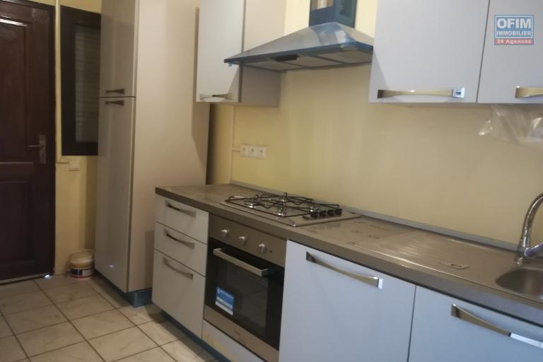 Un appartement T2 à deux pas du Lycée Français à Ambatobe ( CONTACT LALAINA 034 08 583 76 )