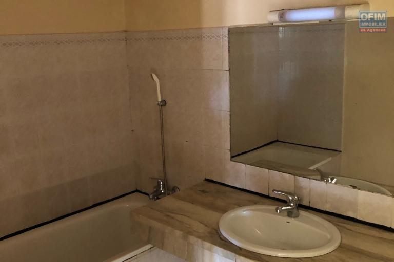 Un appartement T2 &agrave; deux pas du Lyc&eacute;e Fran&ccedil;ais &agrave; Ambatobe ( CONTACT LALAINA )