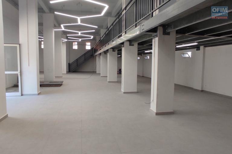 &Agrave; Louer &ndash; Bureau de 400 m&sup2; &agrave; Andraharo, emplacement strat&eacute;gique  dans un site s&eacute;curis&eacute; &agrave; andraharo ambodivonikely tel