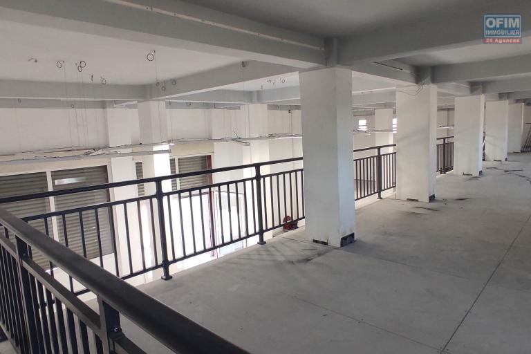 &Agrave; Louer &ndash; Bureau de 400 m&sup2; &agrave; Andraharo, emplacement strat&eacute;gique  dans un site s&eacute;curis&eacute; &agrave; andraharo ambodivonikely tel