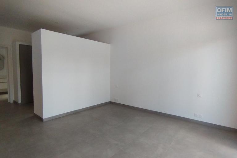 A louer, magnifique villa F4+, neuve avec piscine sur Ambatobe  ( contact Felana 0341654755)