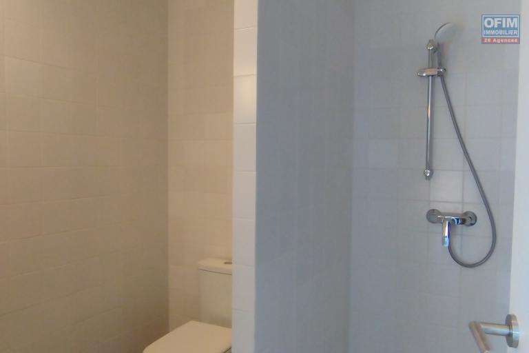 A louer, magnifique villa F4+, neuve avec piscine sur Ambatobe  ( contact Felana)