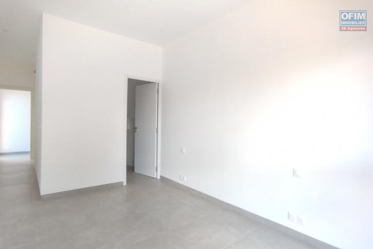 A louer, magnifique villa F4+, neuve avec piscine sur Ambatobe  ( contact Felana)