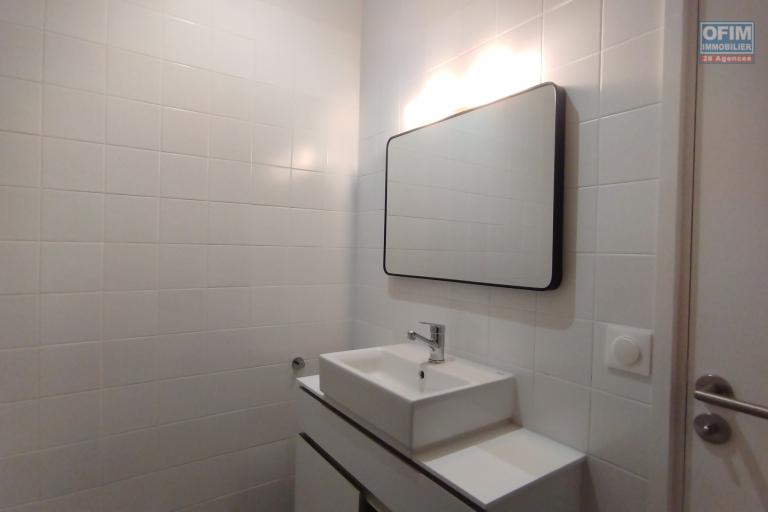 A louer, magnifique villa F4+, neuve avec piscine sur Ambatobe  ( contact Felana 0341654755)