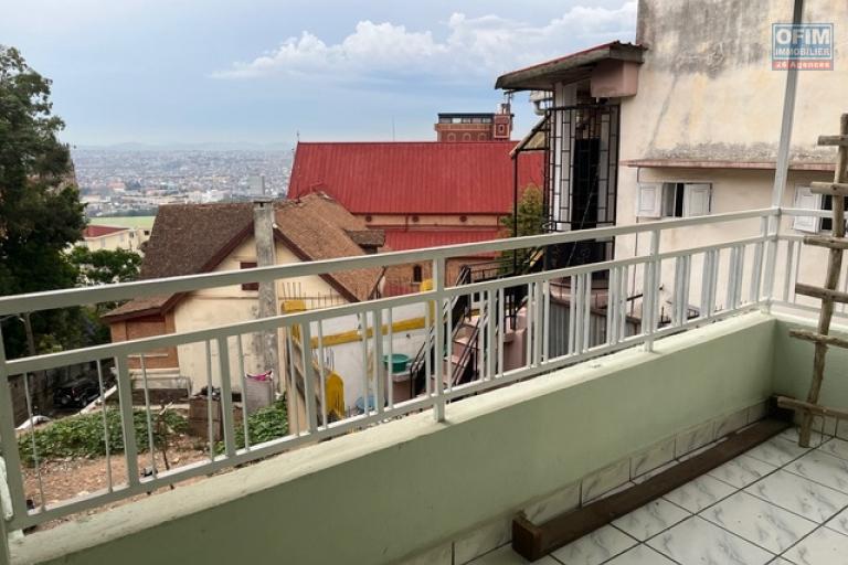 Une maison F3 en triplex &agrave; Andohalo ( CONTACT LALAINA )