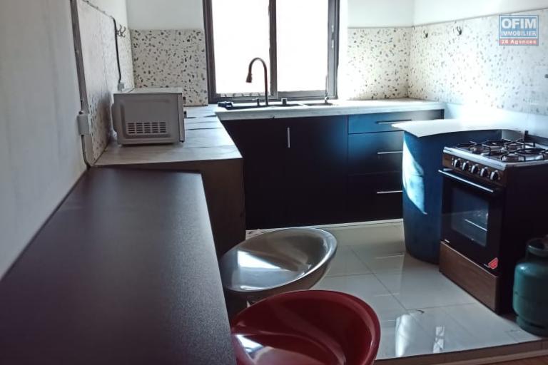 A LOUER  un appartement T2 à moins de 7mn à pieds de l'école D  a androhibe tel 034 02 218 69