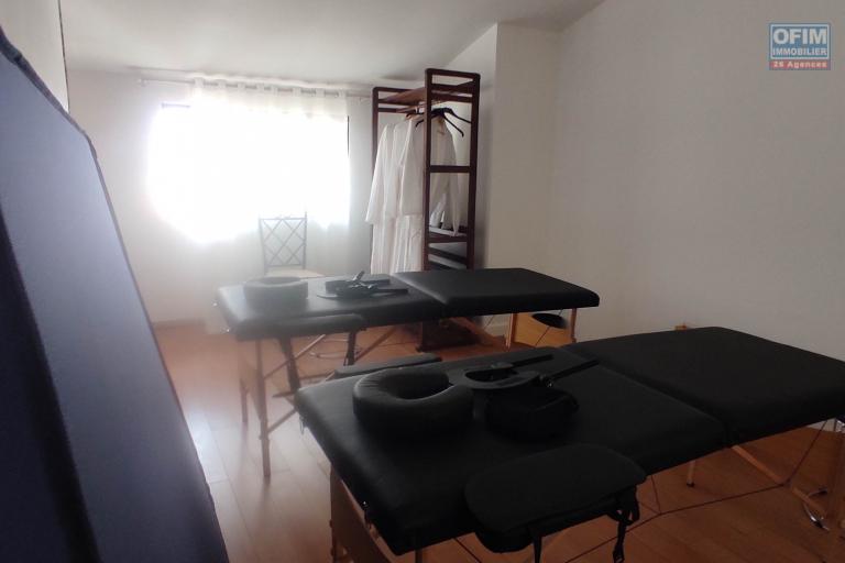 A LOUER  un appartement T2 à moins de 7mn à pieds de l'école D  a androhibe tel 034 02 218 69