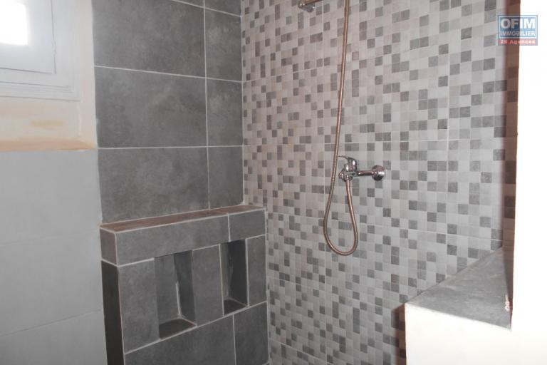 Une maison F4 sur 3 niveaux &agrave; Isoraka ( CONTACT LALAINA )