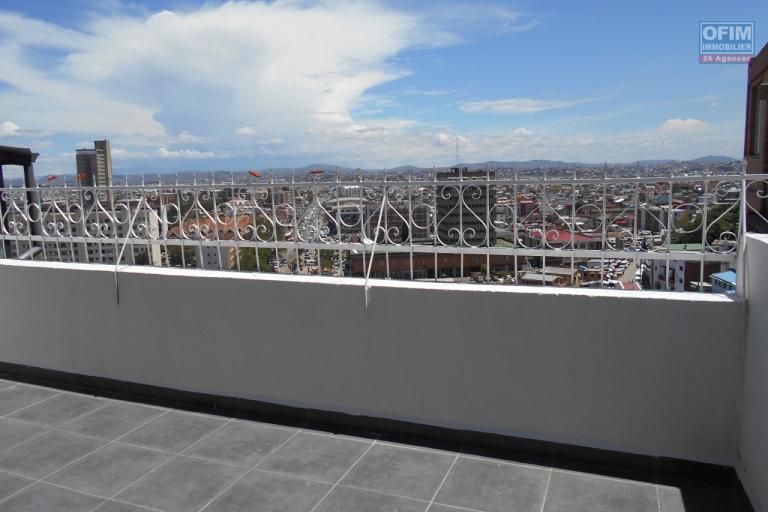 Une maison F4 sur 3 niveaux à Isoraka ( CONTACT LALAINA 034 08 583 76 )