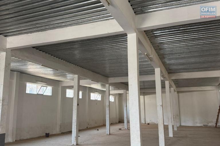 A LOUER un dépôt de 1150m2 à Ankadimbahoaka Tel Francia 034 02 218 69
